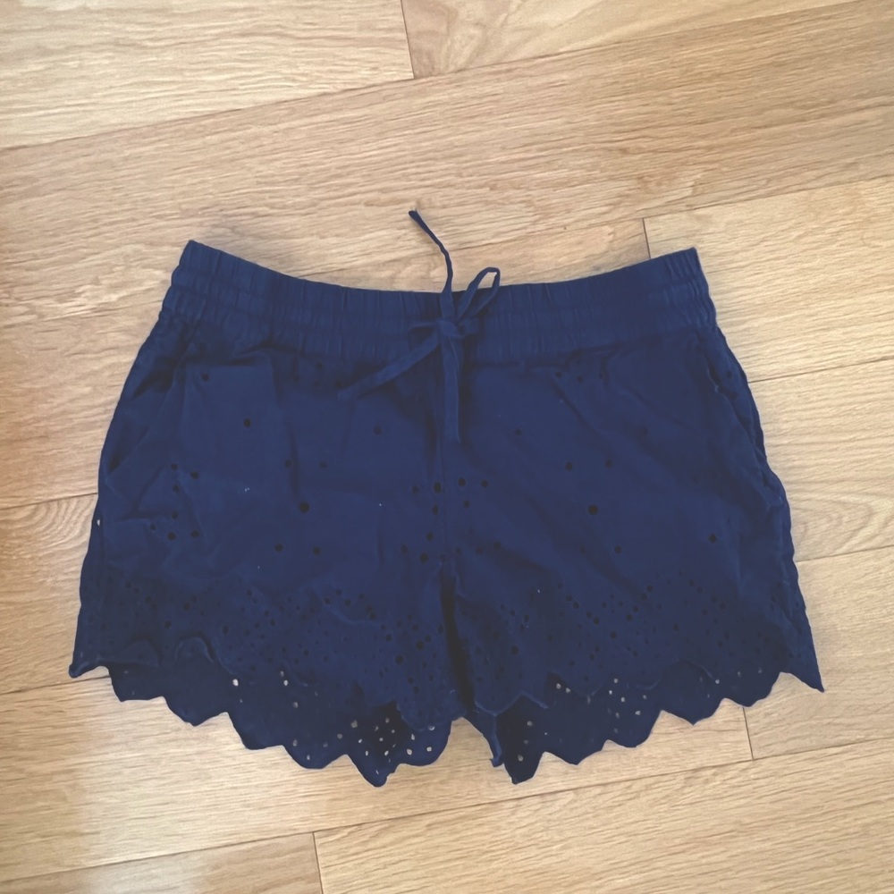 Vineyard Vines navy shorts